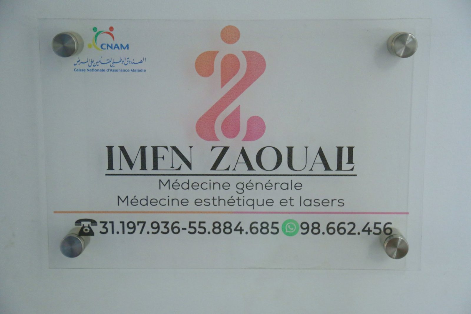 La plaque du cabinet